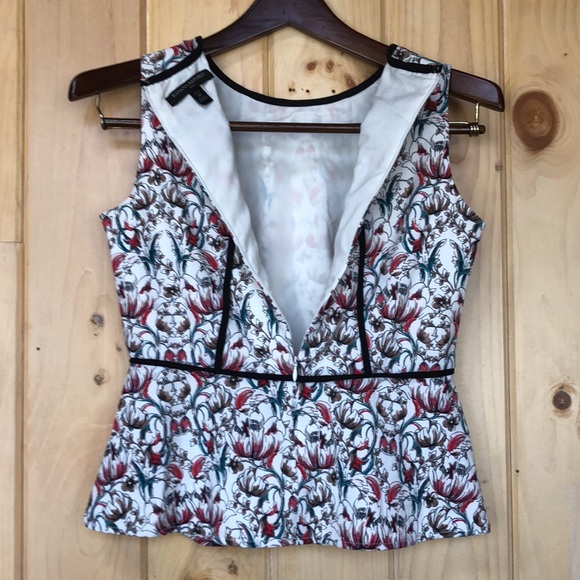 Banana Republic Sleeveless Blouse EUC size 2Petite - Picture 3 of 6